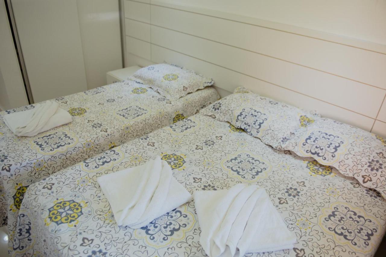 Flat Guarajuba Beira Da Praia Pe Na Areia Экстерьер фото
